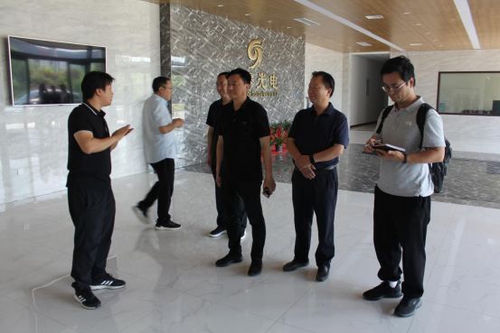 新华社河南分社党组成员、常务副主编王圣志、新华社河南分社农村采访部主任李 鹏一行莅临公司调研采访